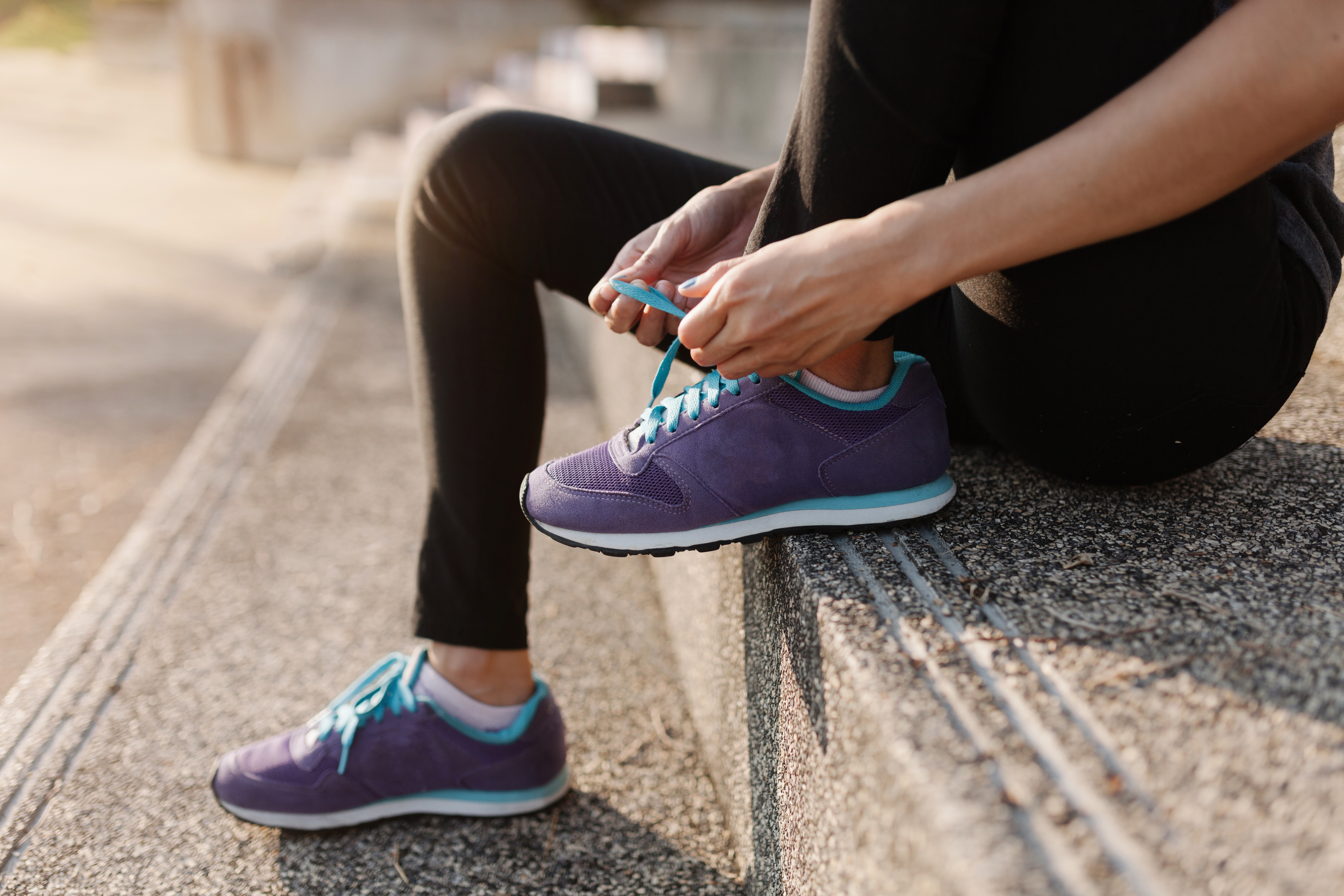 Para além do treino, o tênis esportivo pode compor bons looks casuais