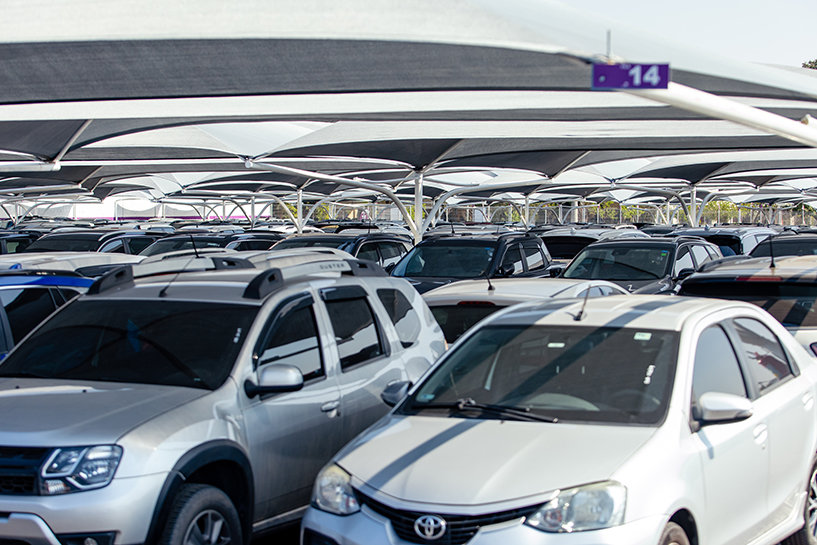 Vale Mais a Pena Ir de Aplicativo ou Deixar o Carro no Estacionamento do Aeroporto?